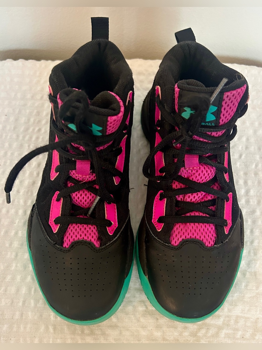 Big Girls Size 4 Under Armour Basketball Sneakers/ Shoes • Black Pink Teal